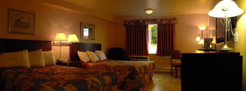 Motel Le Pocatois ลาโปกาติแยร์ ภายนอก รูปภาพ